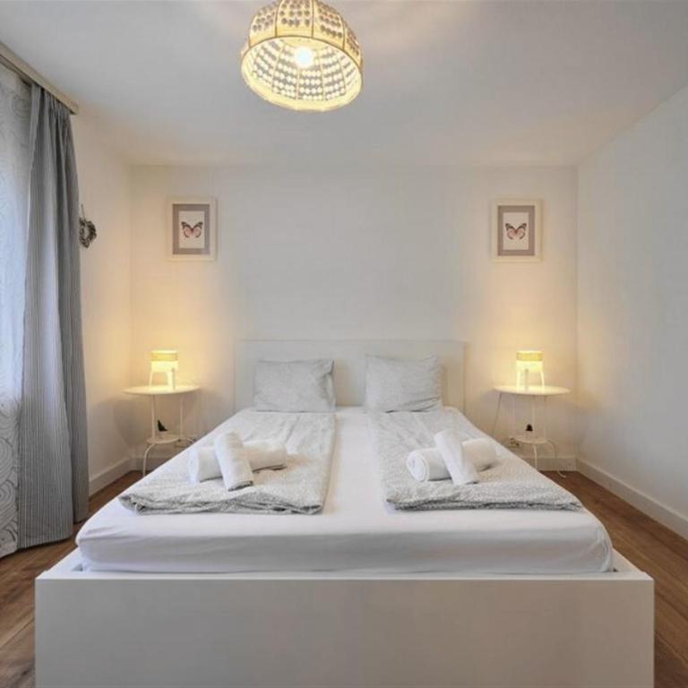 Charming Apartment with Mountain Views - One-Bedroom Apartment - 4