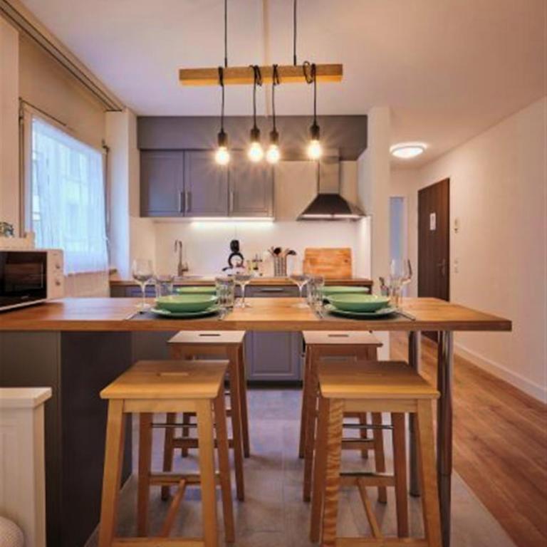 Charming Apartment with Mountain Views - One-Bedroom Apartment - 7