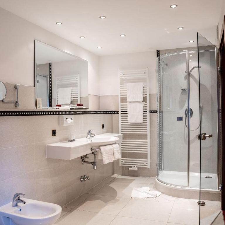 Hotel Maria Theresia - Suite mit Balkon - 10