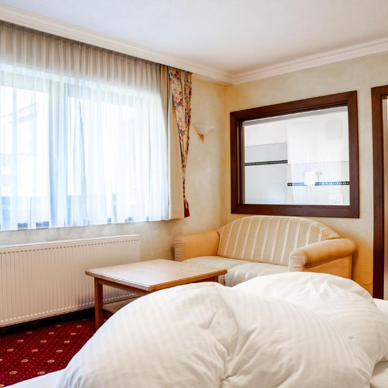 Hotel Maria Theresia - Suite mit Balkon - 12