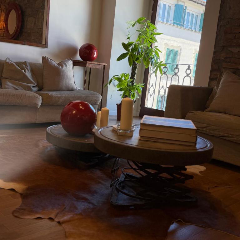 Tuscan Top Floor Duplex - Three-Bedroom Apartment - 10