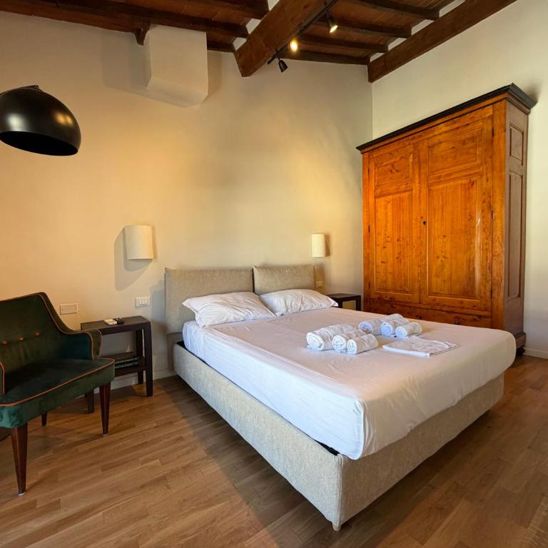 Tuscan Top Floor Duplex - Three-Bedroom Apartment - 12