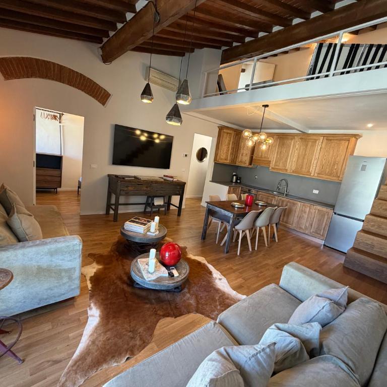 Tuscan Top Floor Duplex - Three-Bedroom Apartment - 8