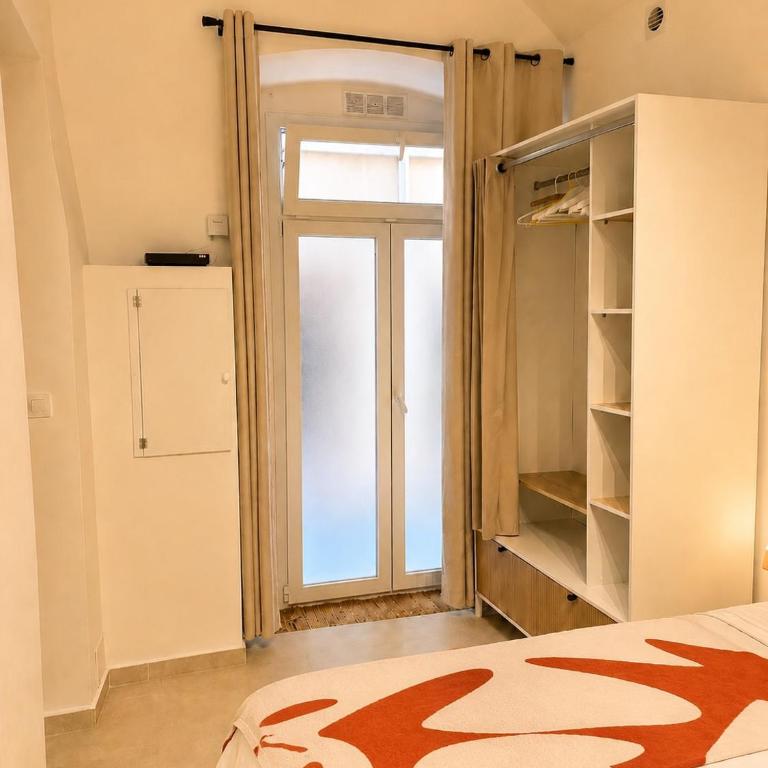Renovated Cozy Haven - Old Town and Beach - Appartement 2 Chambres - 2