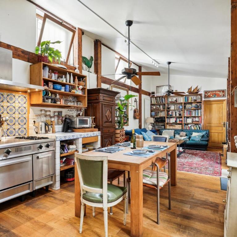 Unique Garden House - Heart of Paris - Three-Bedroom Deluxe Apartment - 16