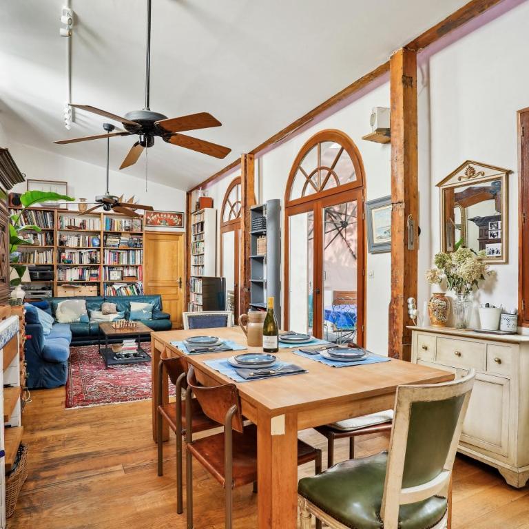 Unique Garden House - Heart of Paris - Three-Bedroom Deluxe Apartment - 8