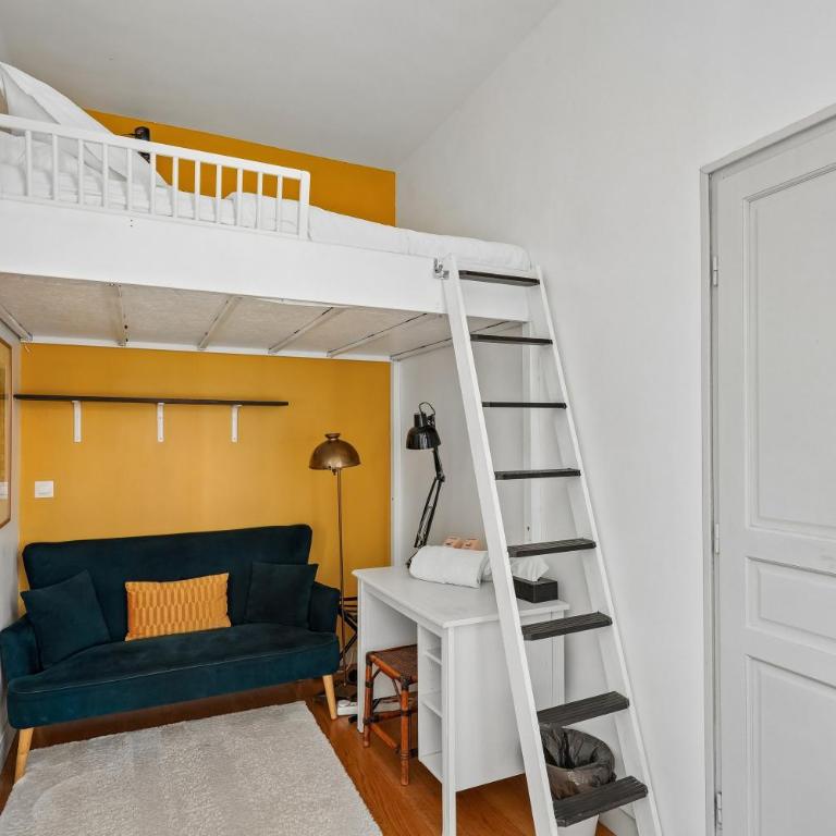 Unique Garden House - Heart of Paris - Three-Bedroom Deluxe Apartment - 18