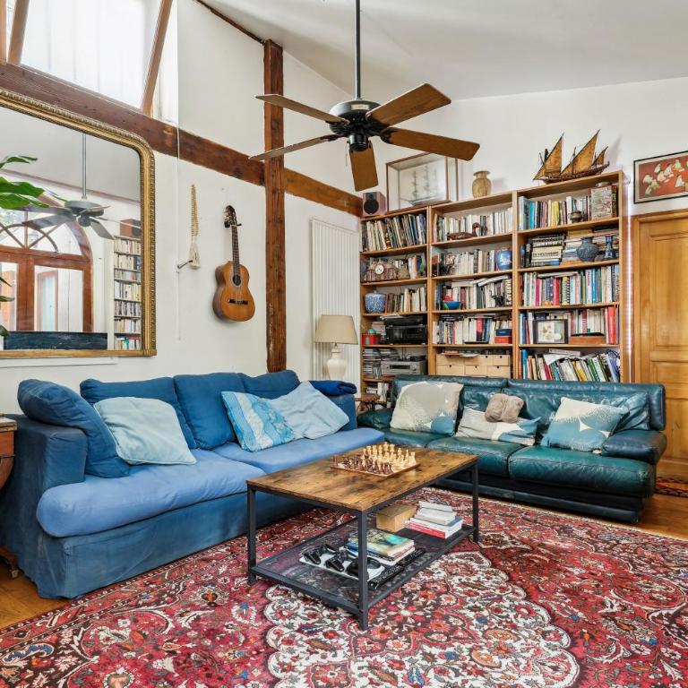 Unique Garden House - Heart of Paris - Three-Bedroom Deluxe Apartment - 13
