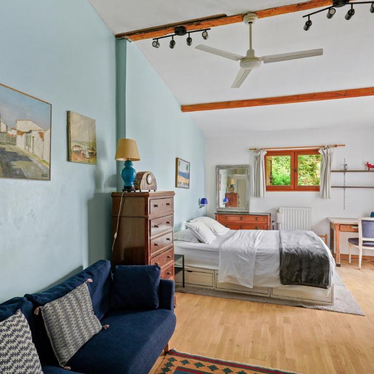 Unique Garden House - Heart of Paris - Three-Bedroom Deluxe Apartment - 23