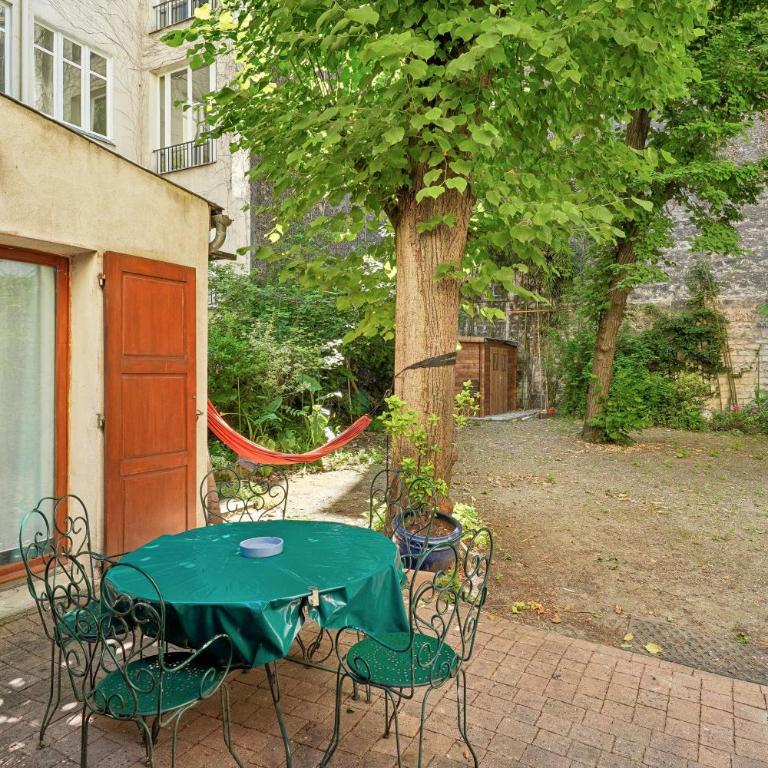 Unique Garden House - Heart of Paris - Three-Bedroom Deluxe Apartment - 30