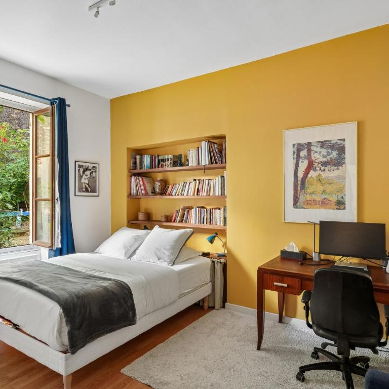 Unique Garden House - Heart of Paris - Three-Bedroom Deluxe Apartment - 37