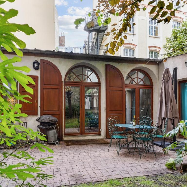 Unique Garden House - Heart of Paris - Three-Bedroom Deluxe Apartment - 40