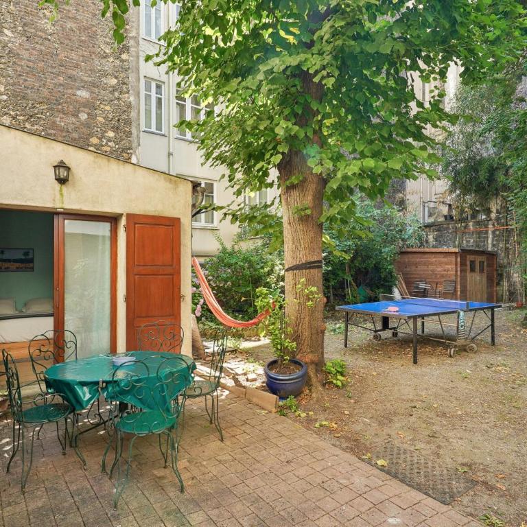 Unique Garden House - Heart of Paris - Three-Bedroom Deluxe Apartment - 43