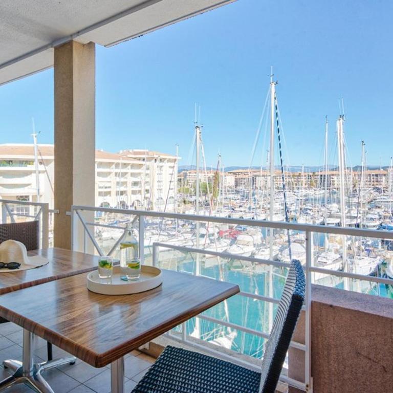 CAP HERMES PORT FREJUS VUE MER ET PORT PIEDS DANS L'EAU piscine pkg - Appartamento con 2 Camere da Letto, Balcone e Vista mare - 3