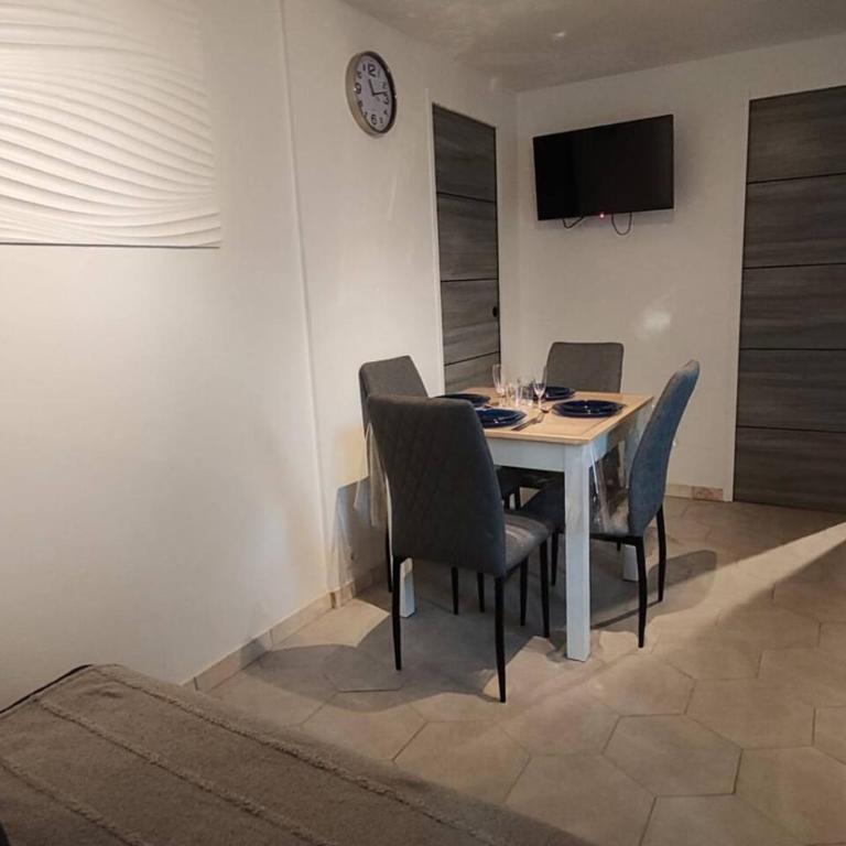 Résidence des Fleurs - Les Escapades Cosy - 1 à 4 personnes - One-Bedroom Apartment with Terrace - 4