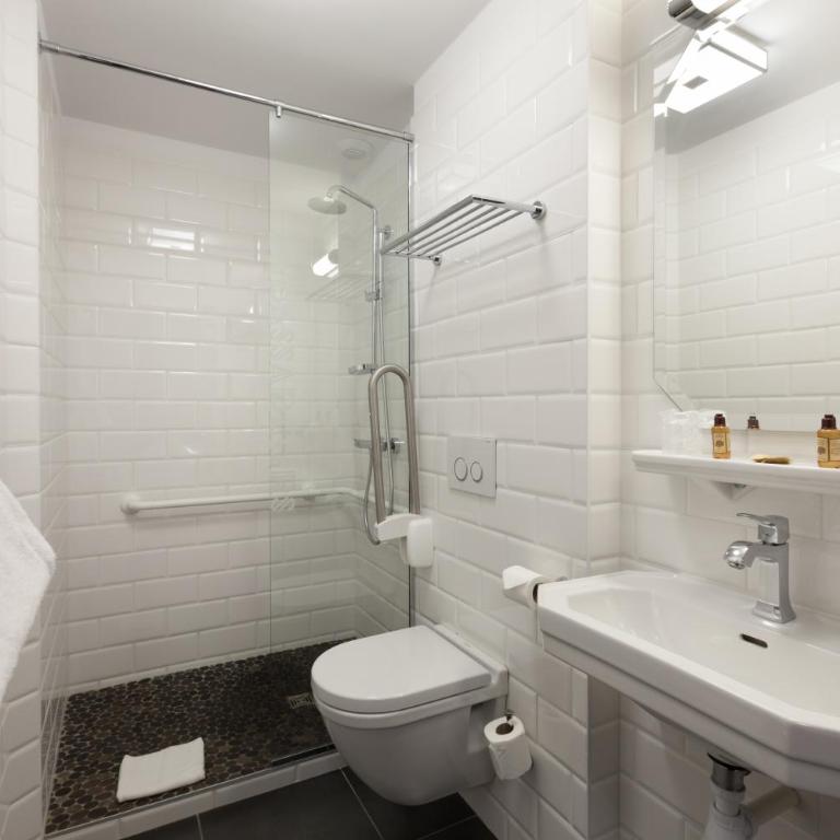 Ambassadeurs Logis Hotel - Chambre Double - Vue sur Mer - 7