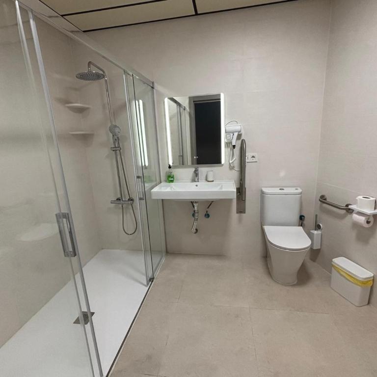 Hostal El Castillo De Santa Pola - Habitación Doble adaptada para personas con discapacidad - 2 camas - 7