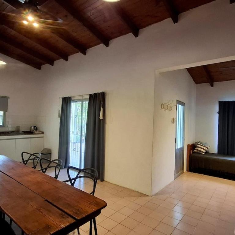 Casa a 50 m de la playa y 300 m de Termas San José - Casa de 3 dormitorios - 2