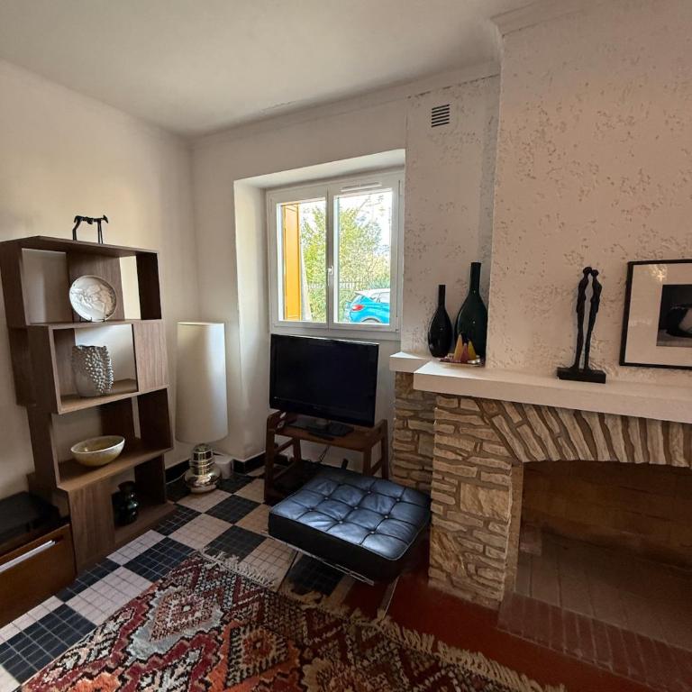 Villa Giroflé - Two-Bedroom Apartment - 12