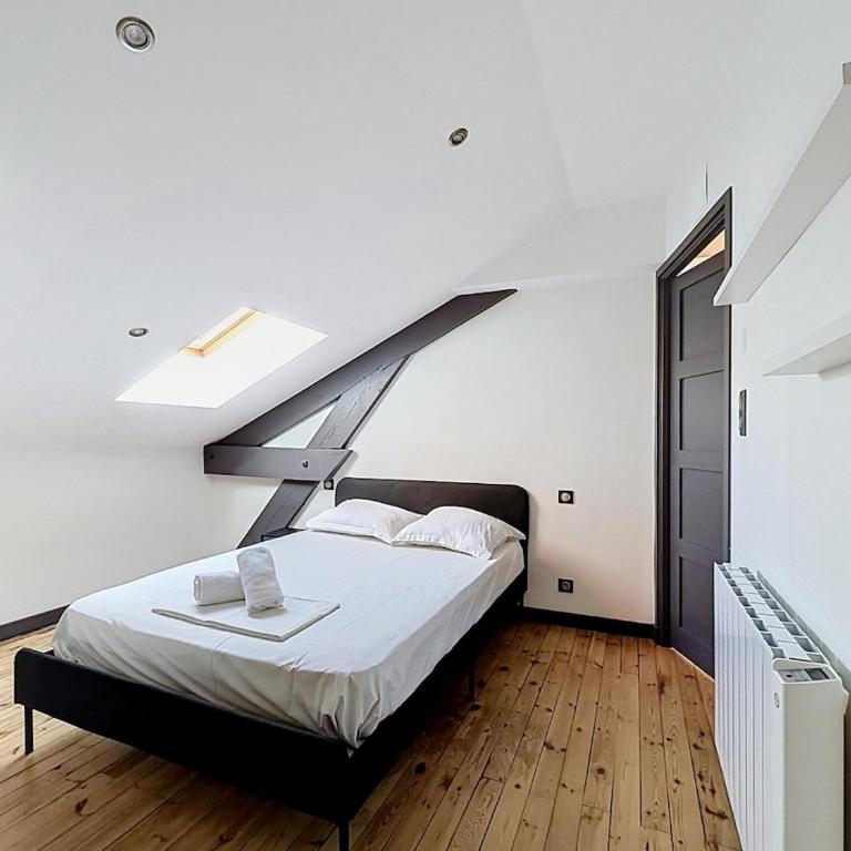 Superbe appartement 2 chambres 83 JEAN JAURES - Appartement 2 Chambres - 13