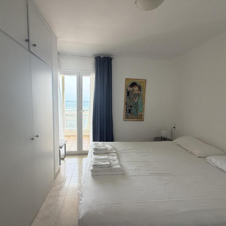 WELCS APARTAMENTO 439 EMP con vistas al mar - Apartamento con balcón - 2
