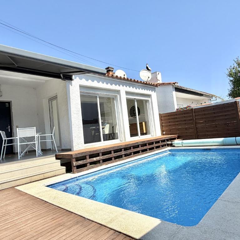 WELCS CASA 438 EMP con piscina y jardin - Casa de 2 dormitorios - 18