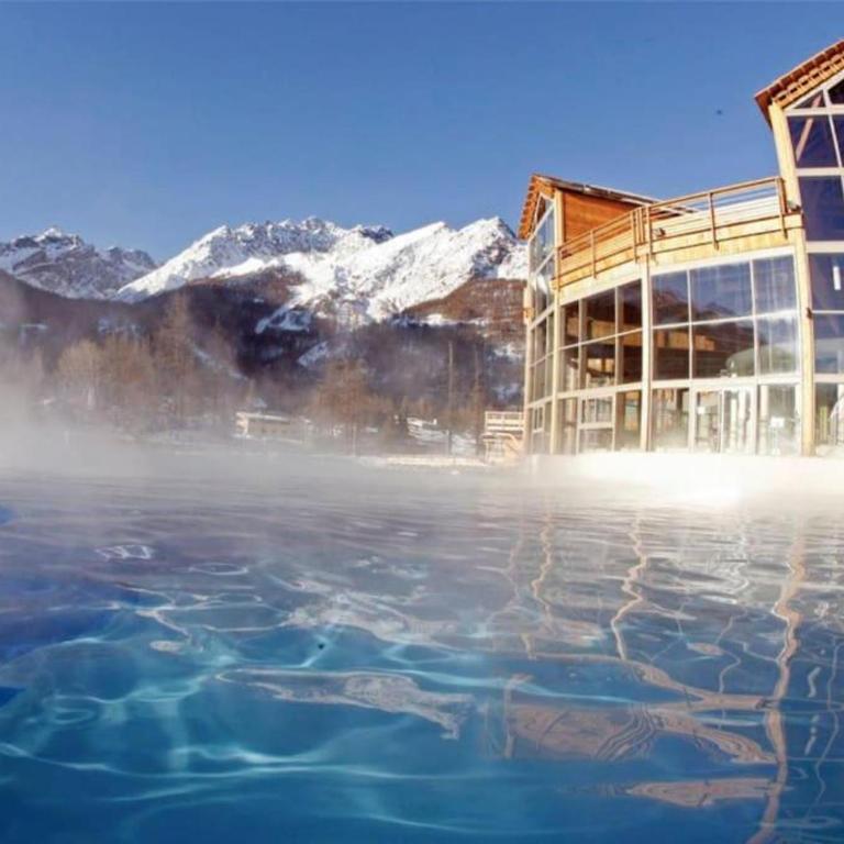 Les Suites du Monetier, alliant le charme et l'authenticité d'un chalet de prestige au cœur du village - Appartement - 75