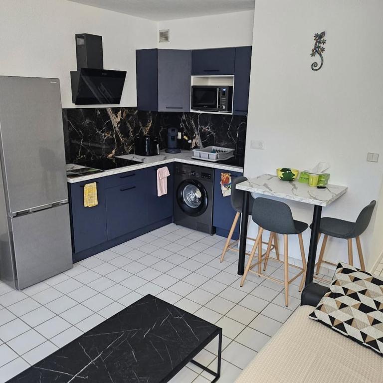 T2 en rez de jardin à 150m de la plage avec piscine et parking - Appartement 1 Chambre - 7