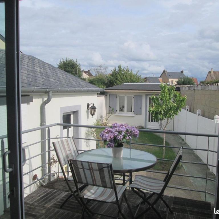 Agréable maison de ville avec jardin et parking privés, située près de la gare - Maison 3 Chambres - 3
