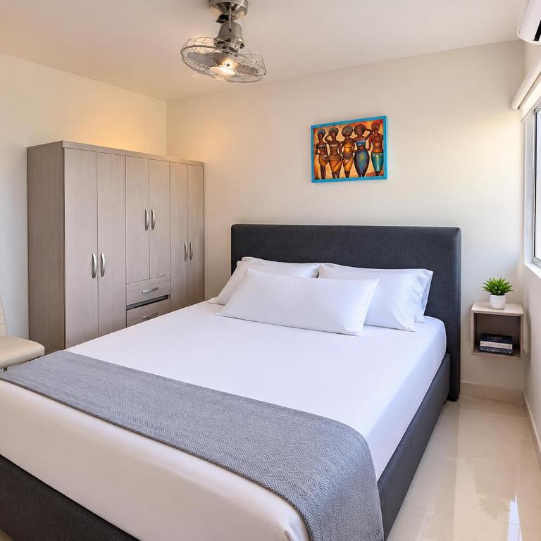Apartamento con piscina cerca a la playa y aeropuerto! - Three-Bedroom Apartment - 3