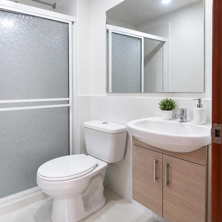 Apartamento con piscina cerca a la playa y aeropuerto! - Three-Bedroom Apartment - 9