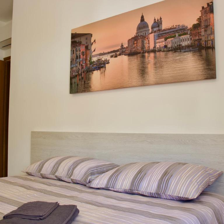 Venezia 15min Bus sotto WiFi A C - Two-Bedroom Apartment with Balcony and Terrace - 55