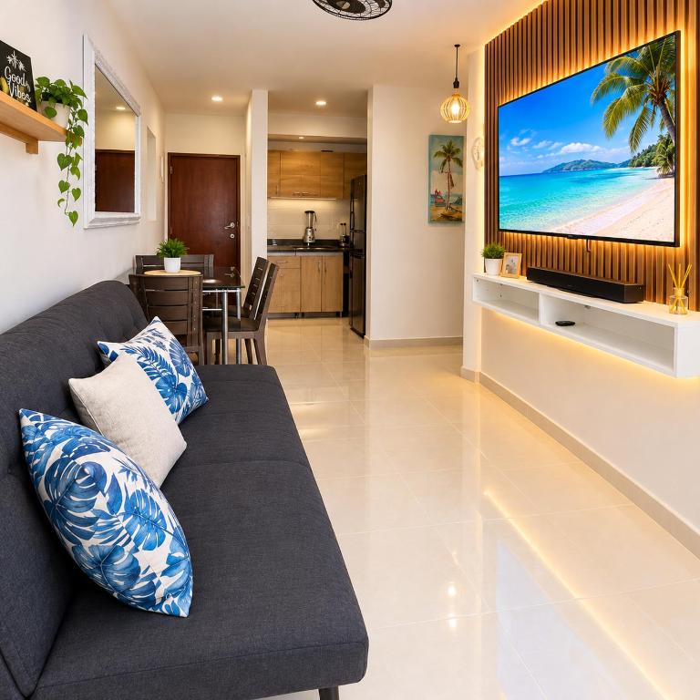 Apartamento con piscina cerca a la playa y aeropuerto! - Three-Bedroom Apartment - 2