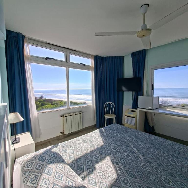 Hotel Golf Internacional - Habitación Doble Estándar con vistas al mar - 1