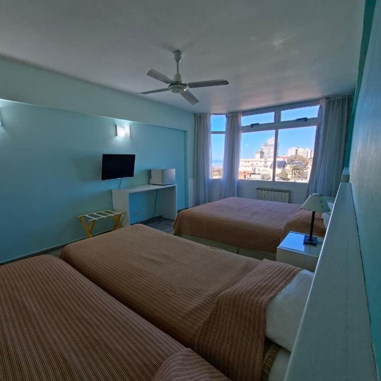 Hotel Golf Internacional - Habitación Cuádruple Estándar con vistas laterales al mar - 4