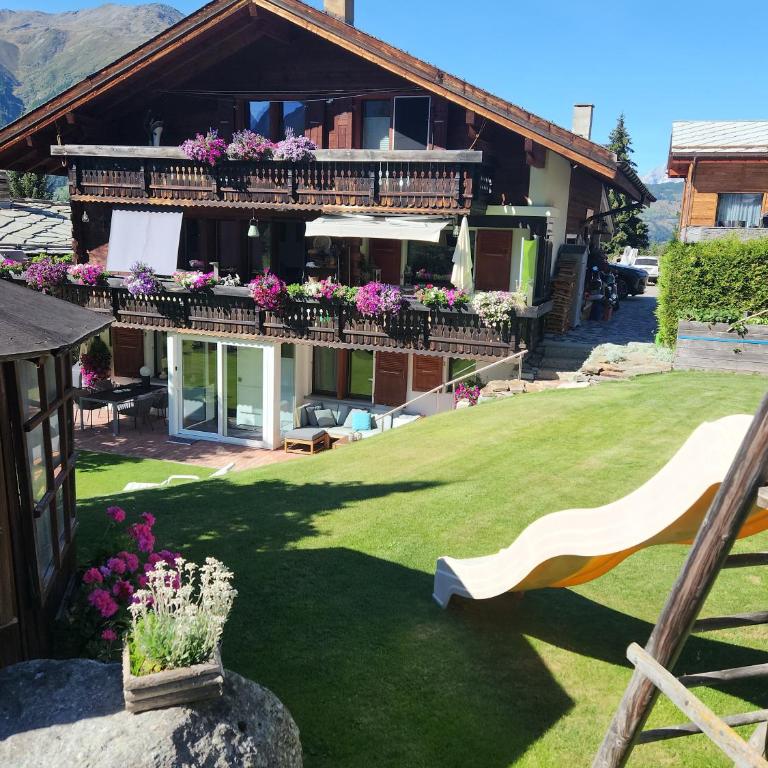 Chalet Valerie - Apartment with Mountain View - 1