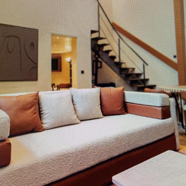 Luxury Boutique Mountain Chalet-Style Apartment Free Parking - Four-Bedroom Luxury Apartment - 2