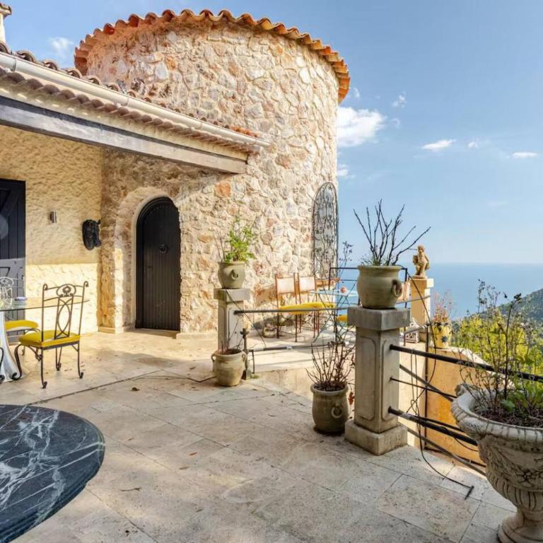 La Turbie Villa with Monaco Views, Pool & Sauna - Villa - 2