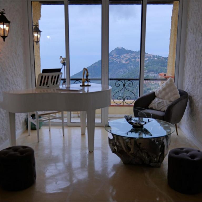 La Turbie Villa with Monaco Views, Pool & Sauna - Villa - 55