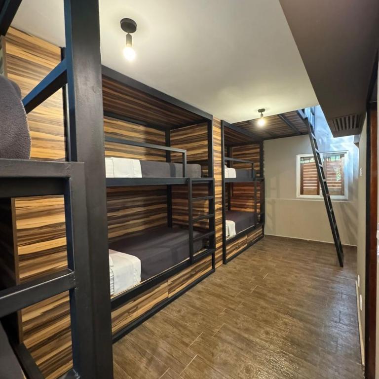 Constantino Hosteria y Hostel - Family Room with Private Bathroom - 4