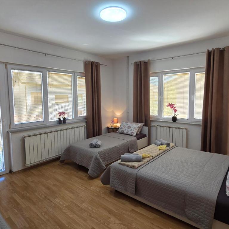 Apartmani Japod - Three-Bedroom Apartment - 3