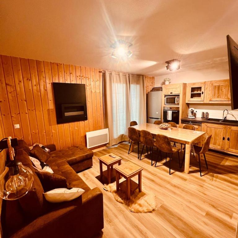 CHALET COSY 6 à 9 PERSONNES LA JOUE DU LOUP - Chalet 3 Chambres - 2