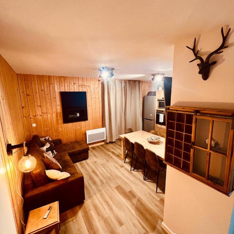 CHALET COSY 6 à 9 PERSONNES LA JOUE DU LOUP - Chalet 3 Chambres - 6