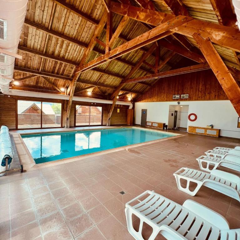 CHALET COSY 6 à 9 PERSONNES LA JOUE DU LOUP - Chalet 3 Chambres - 23