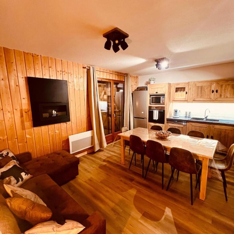 CHALET COSY 6 à 9 PERSONNES LA JOUE DU LOUP - Chalet 3 Chambres - 25