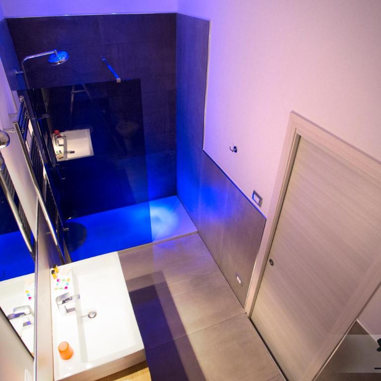 ToledoStation B&B - Camera Matrimoniale Comfort con Balcone - 11