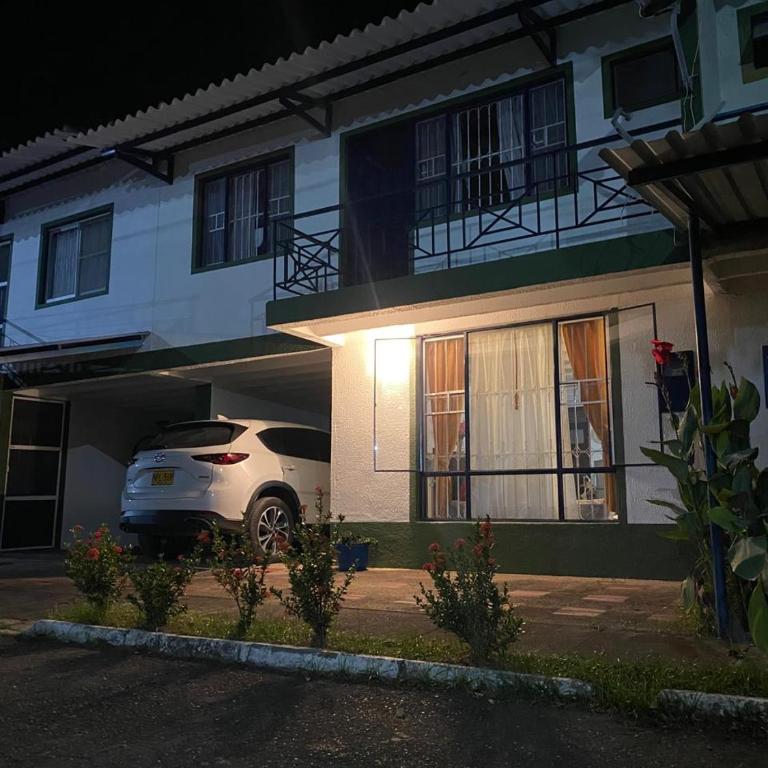 Casa en alquiler con piscina - Casa de 3 dormitorios - 8