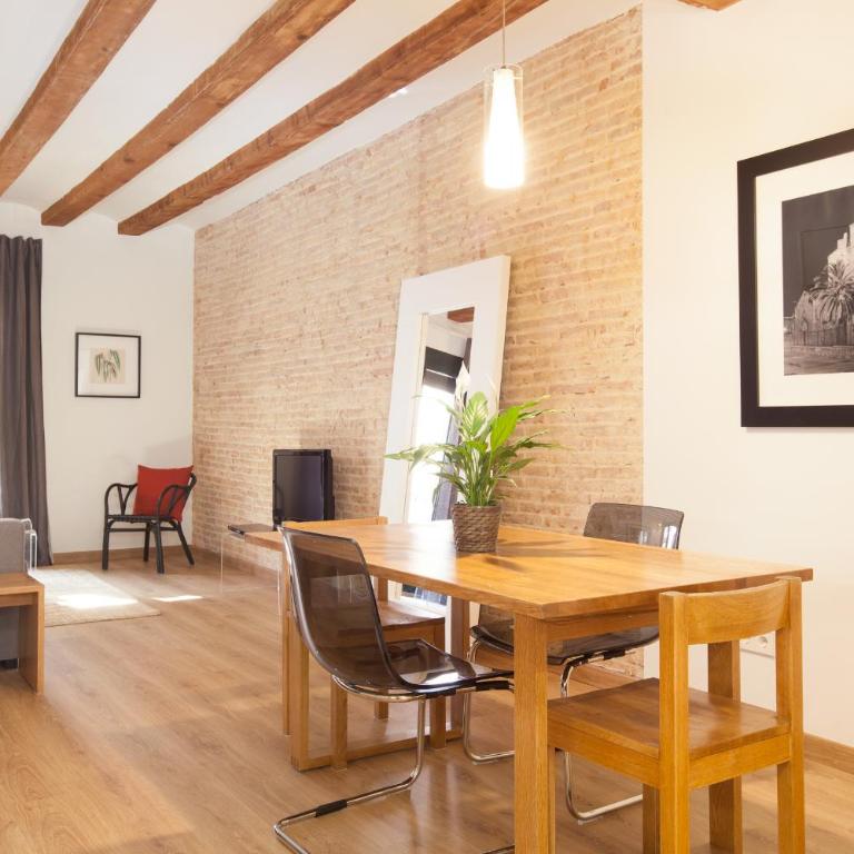 Canela Homes BARCELONA MACBA - Three-Bedroom Apartment - 7