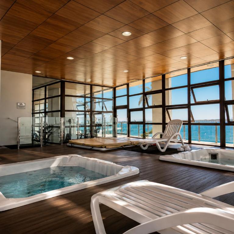 318 Jardin PLAYA CASINO JACUZZI SAUNA SPA - Two-Bedroom Apartment with Balcony and Sea View - 12