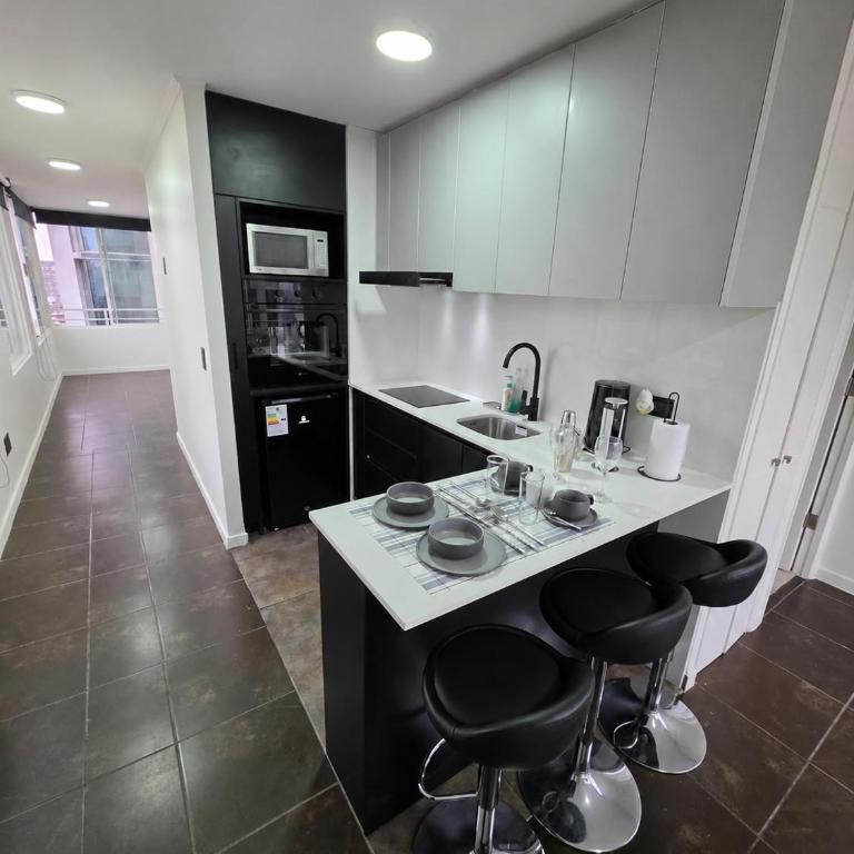 Amplio alojamiento con balcón cerca de La Moneda - Apartment with City View - 3